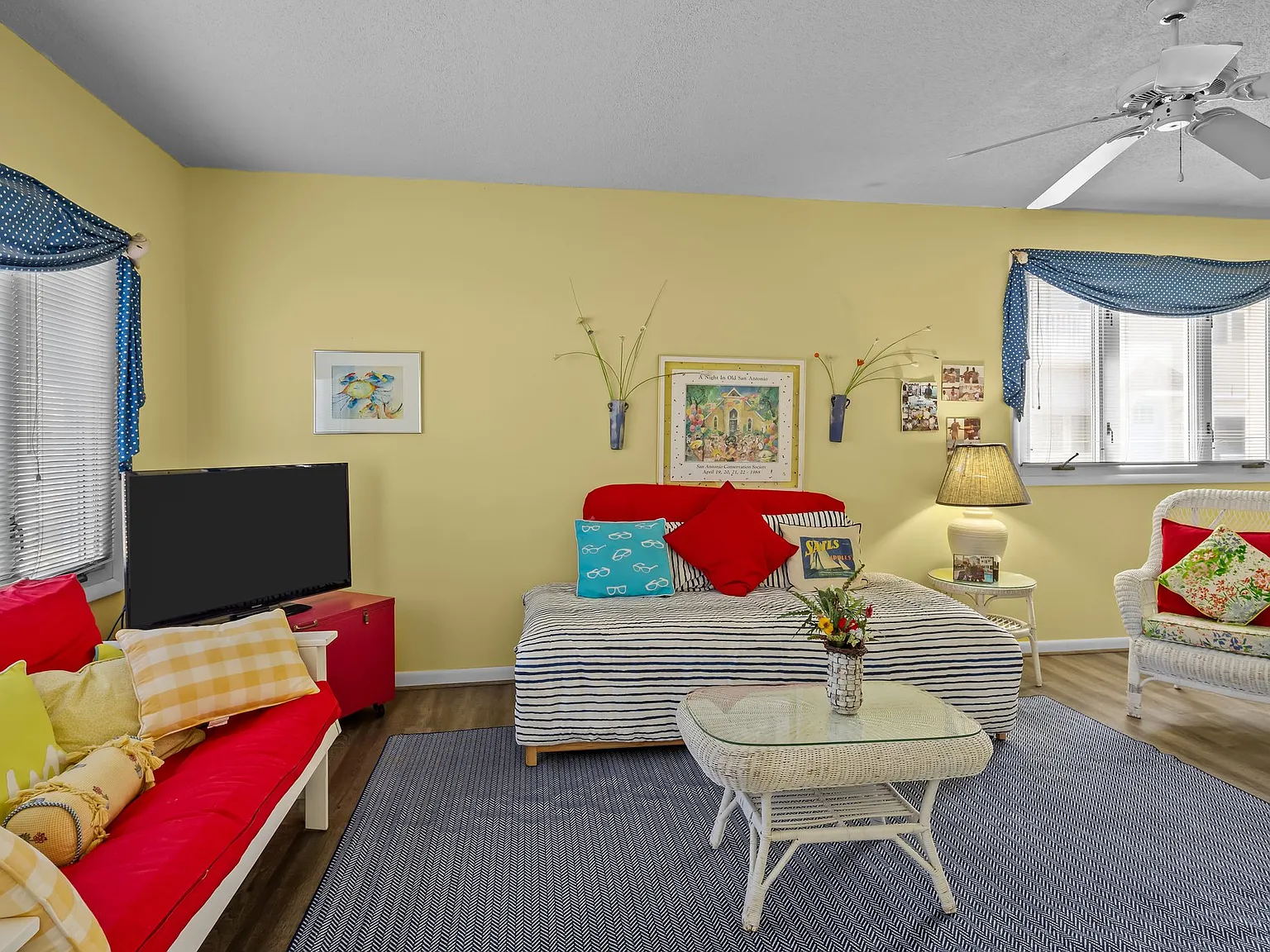 3 bed, 3.5 bath, 2500 sqft, $2,200 — Photo 4