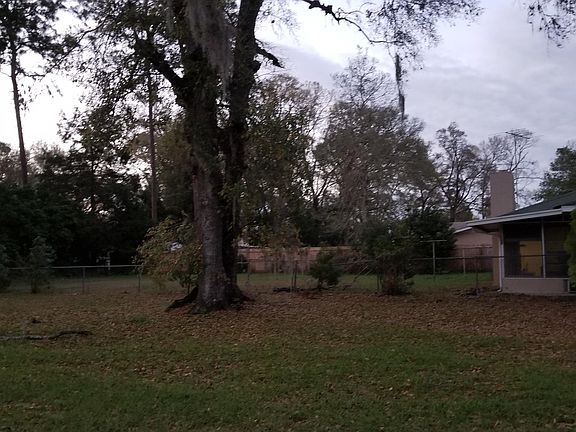 3rd image of 1600 NE 50th Ave