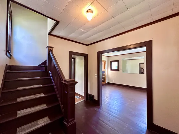 611 Raymond St, New Castle, PA 16101