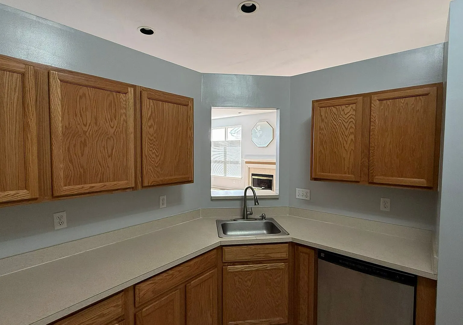 Coming Soon! Spacious 3-Bedroom Home in Oxford with Attached 2-Car Garage — Photo 4