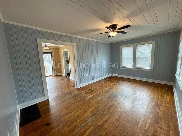 235 Edgewood Dr — Photo 4