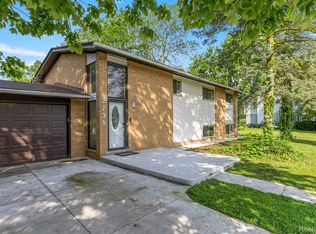 2738 Berry Dr, Bloomfield Hills, MI 48304