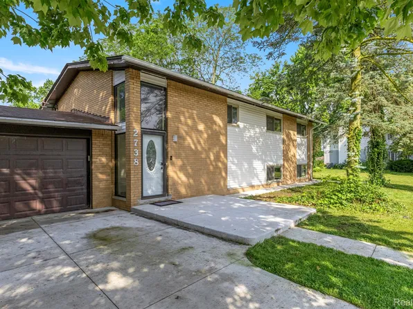 2738 Berry Dr, Bloomfield Hills, MI 48304
