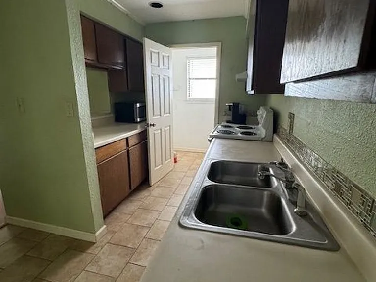 4250 Calallen Dr #3 — Photo 12