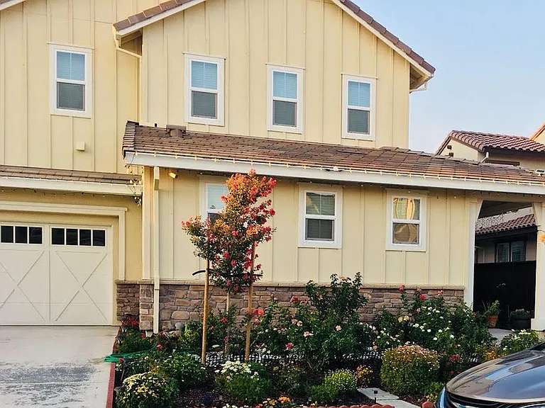 379 W Beckman Ct — Photo 2