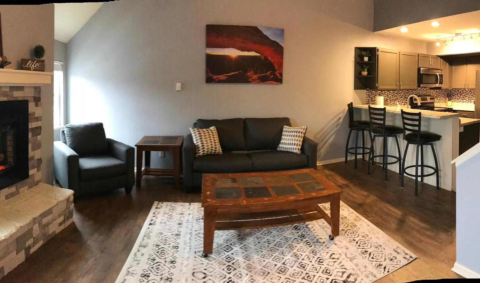 2 bed, 875 sqft, $1,650 — Photo 2