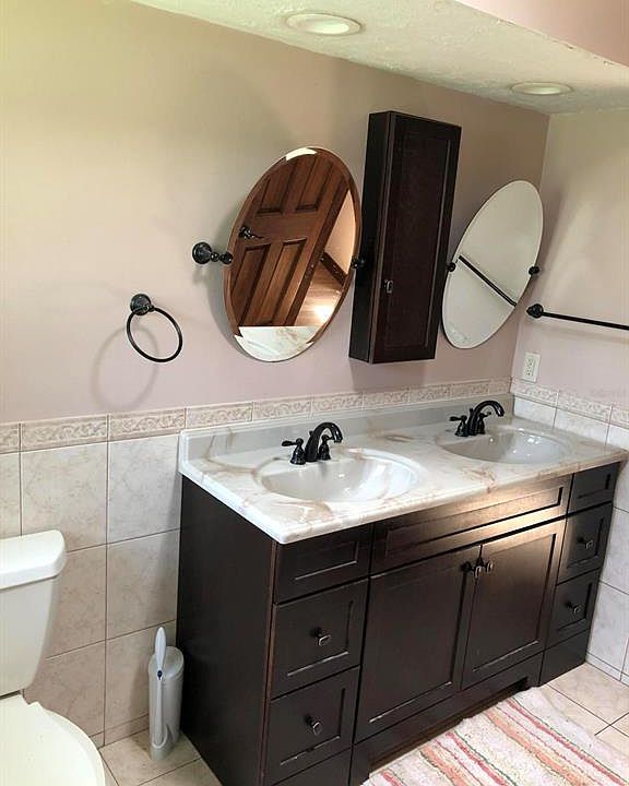 2nd image of 519 SE 46th Ct