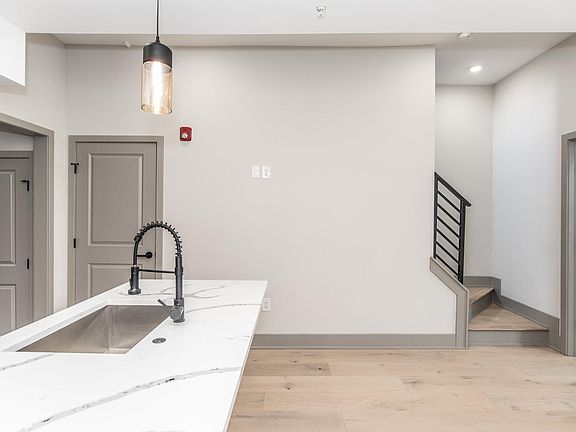 4th image of 2822 W Oxford St #3