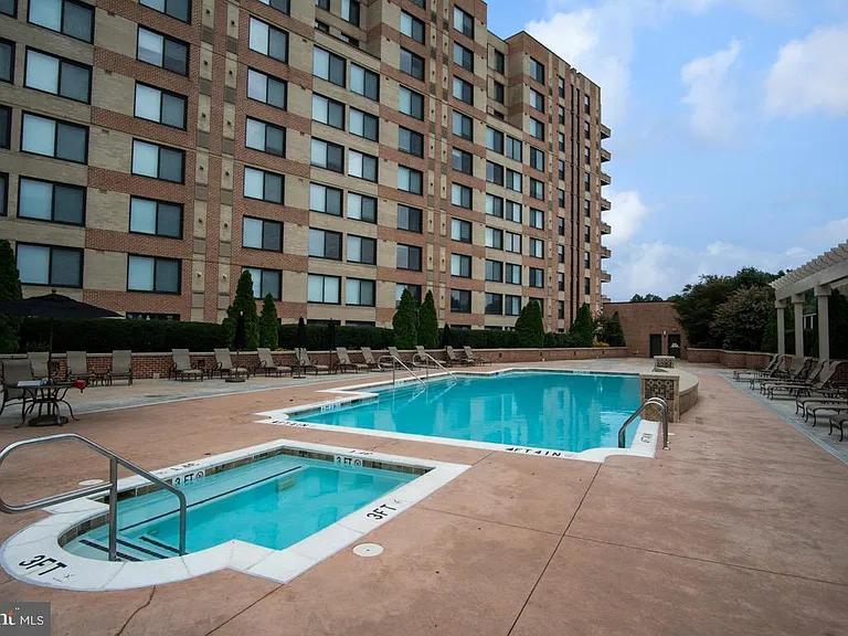 2451 Midtown Ave #16 — Photo 37