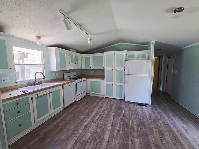 58 Powerline Pl — Photo 2