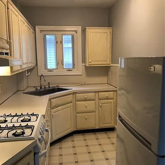 356 Orient Ave — Photo 6