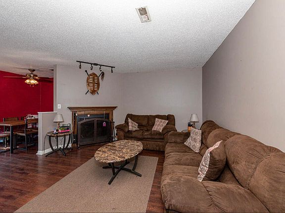 4th image of 2105 Silverbrook Dr