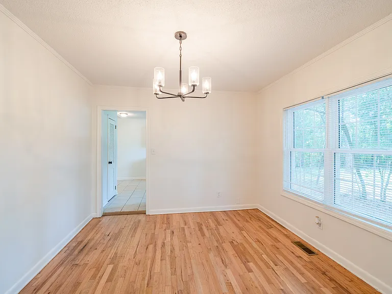 706 E Pinetree Blvd — Photo 47