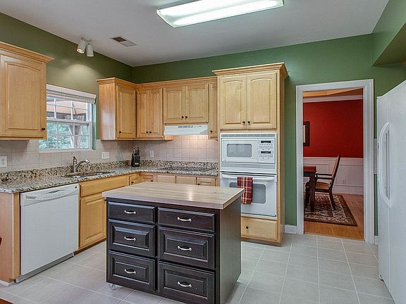 3rd image of 7203 Knottingham Dr