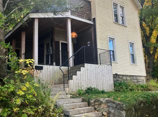 4 Lamoureaux Pl, North Adams, MA 01247