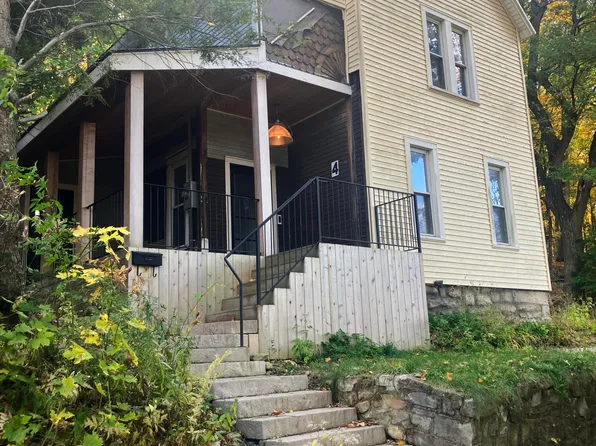 4 Lamoureaux Pl, North Adams, MA 01247