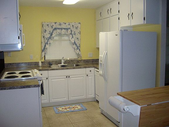4th image of 836 Pine Forest Trl W