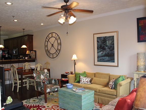 3rd image of 101 Leigh Ln APT 32