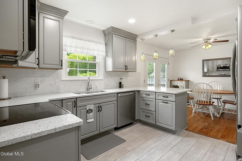 3rd image of 30 Fredrick Drive