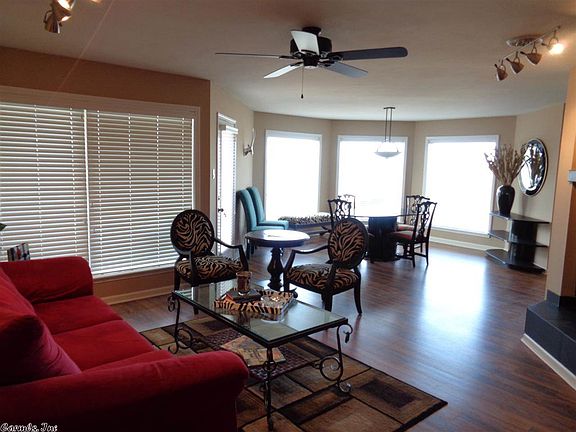 5th image of 101 Long Island Dr