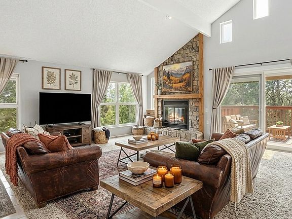 3rd image of 15305 E Penwood Place