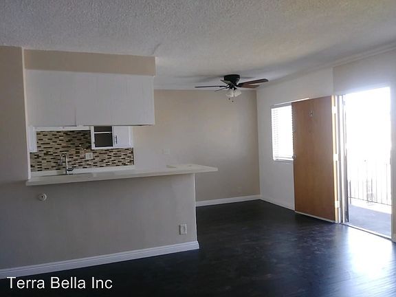 3rd image of 1004 E Rosecrans Ave APT H