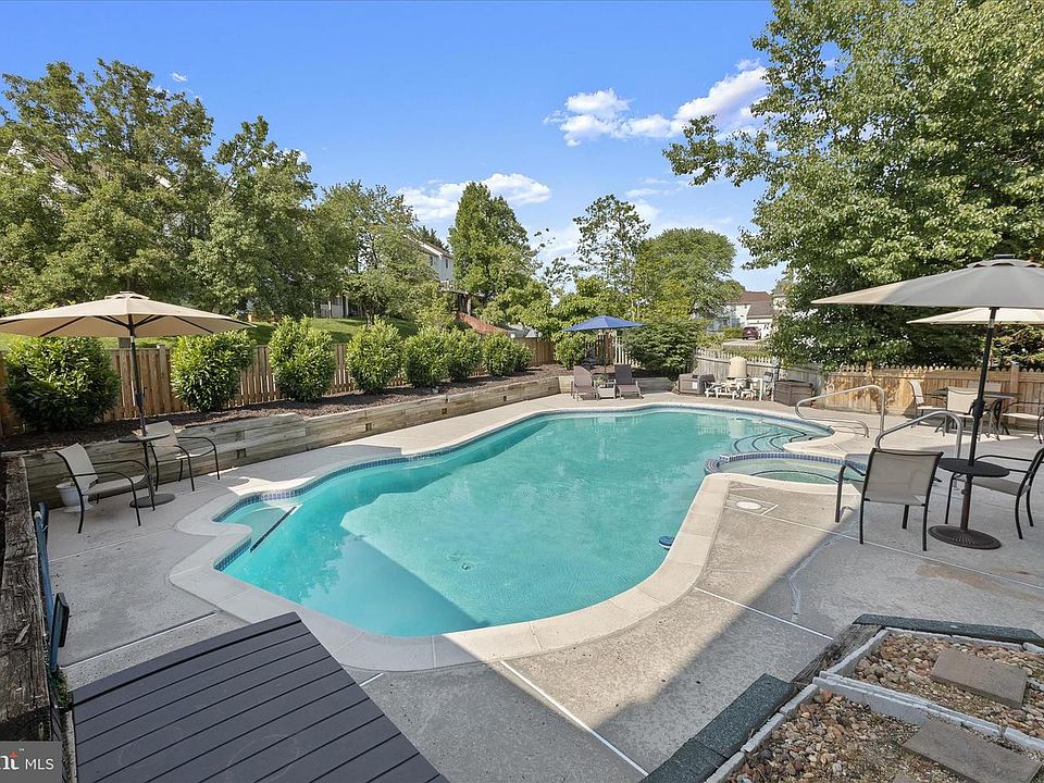1st image of 1421 Banstead Ct