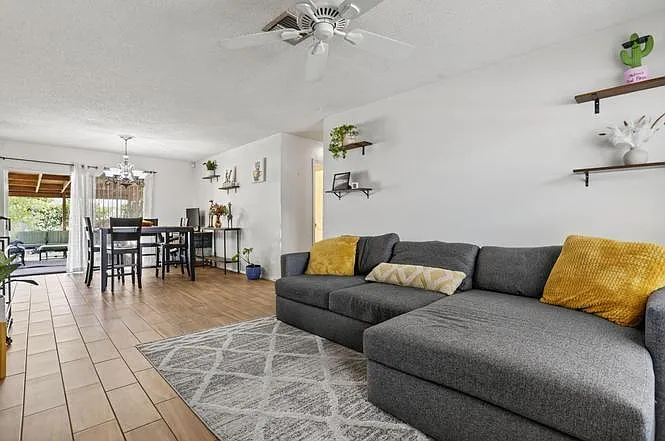6611 NW 24th Ct — Photo 3