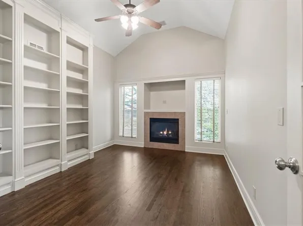 14961 S Glen Eyrie St, Olathe, KS 66061