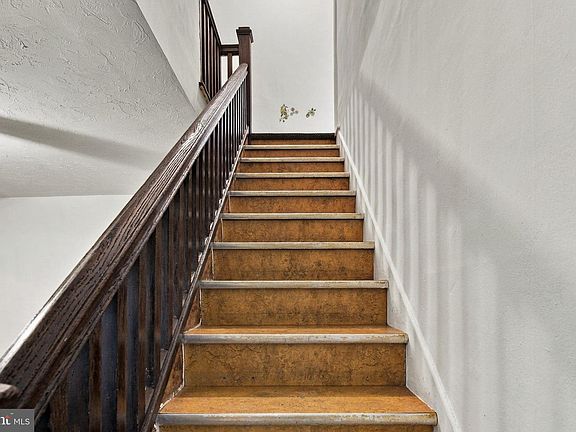 5th image of 824 Lehman St