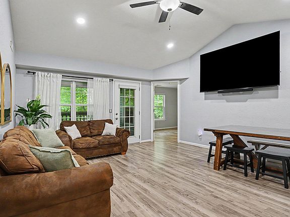 4th image of 328 Butler Ct