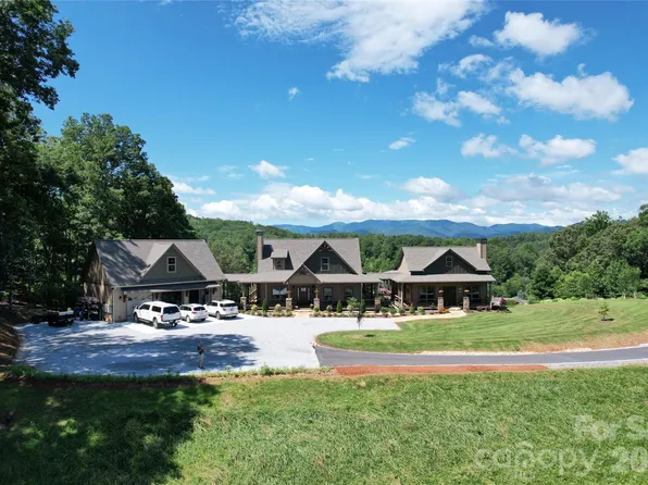 1052 Porter Creek Dr, Franklin, NC 28734