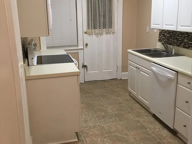 1212 Anthony Ave — Photo 18