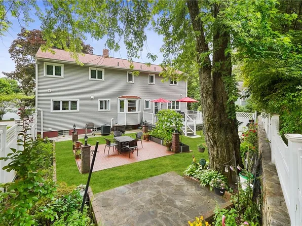 4 Beechwood Court, Dobbs Ferry, NY 10522