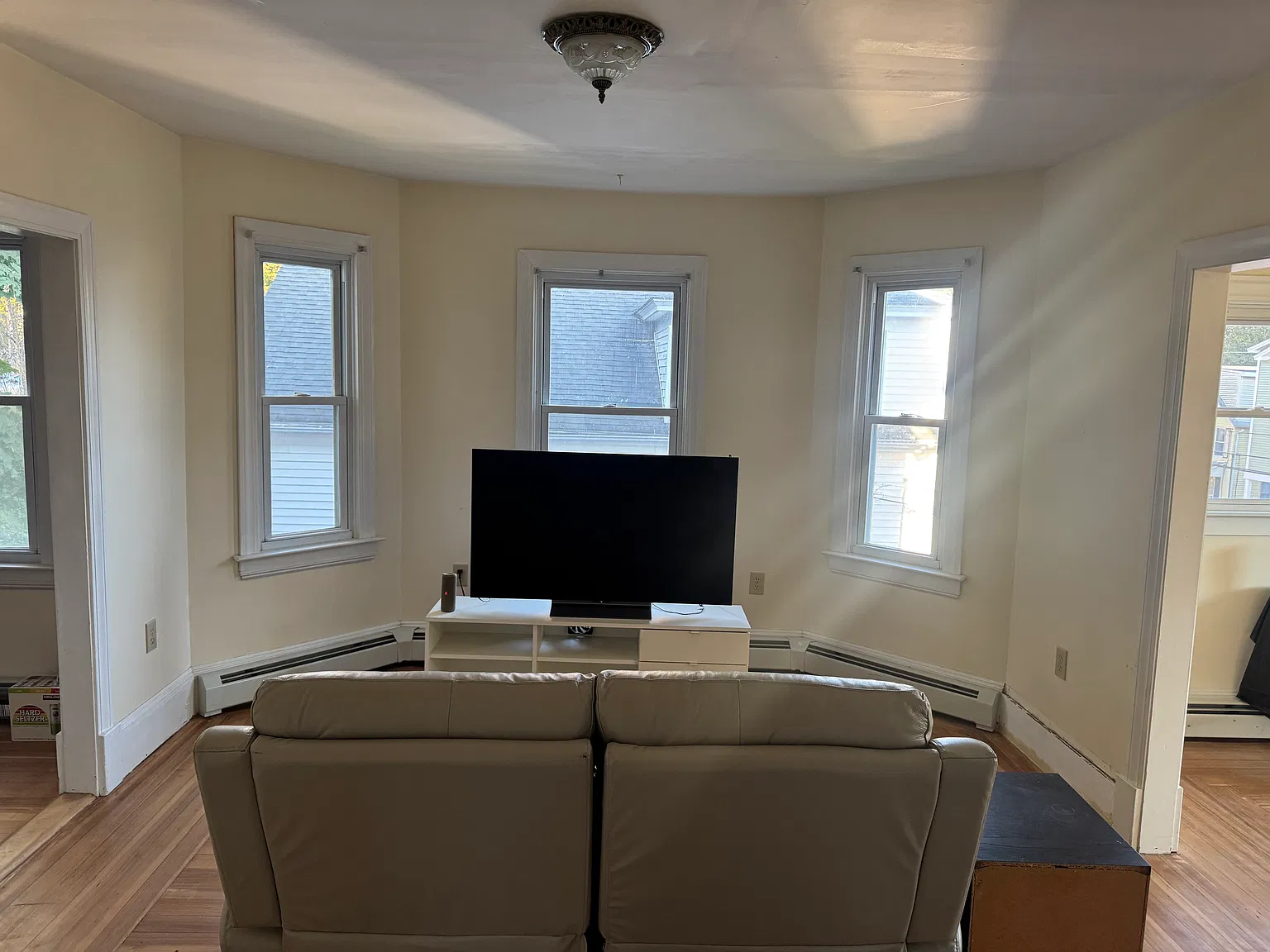 2 bed, 1000 sqft, $1,850 — Photo 2