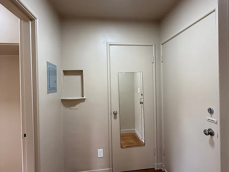 1526 Arch St #5 — Photo 9