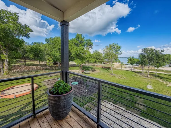213 Meadow Pond Ct, Bridgeport, TX 76426