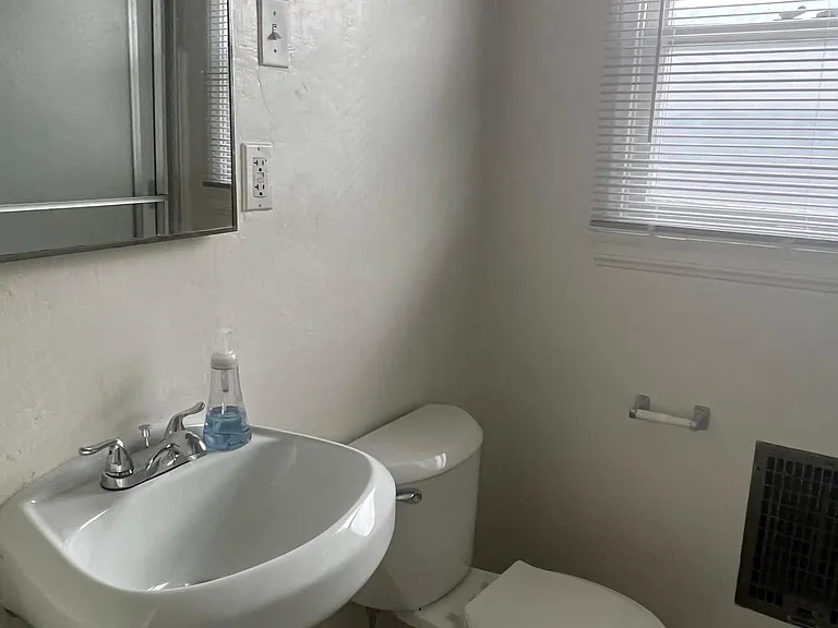 454 Kelton Ave #454 — Photo 10
