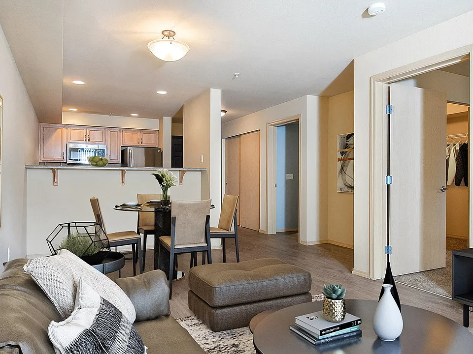 2x2 - 979 SF - Living & Dining Area