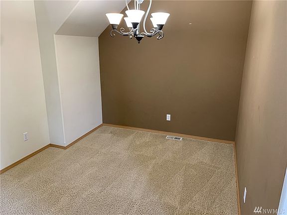 4th image of 2642 Hamilton Ave