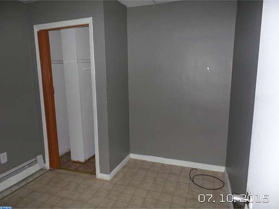 4th image of 2011 Woodlynne Ave