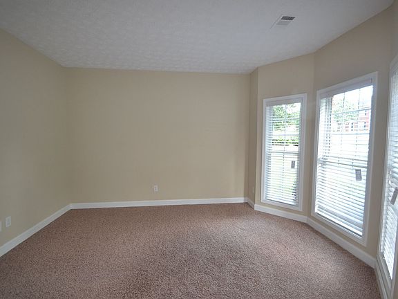 5th image of 2945 Parkmoor Dr