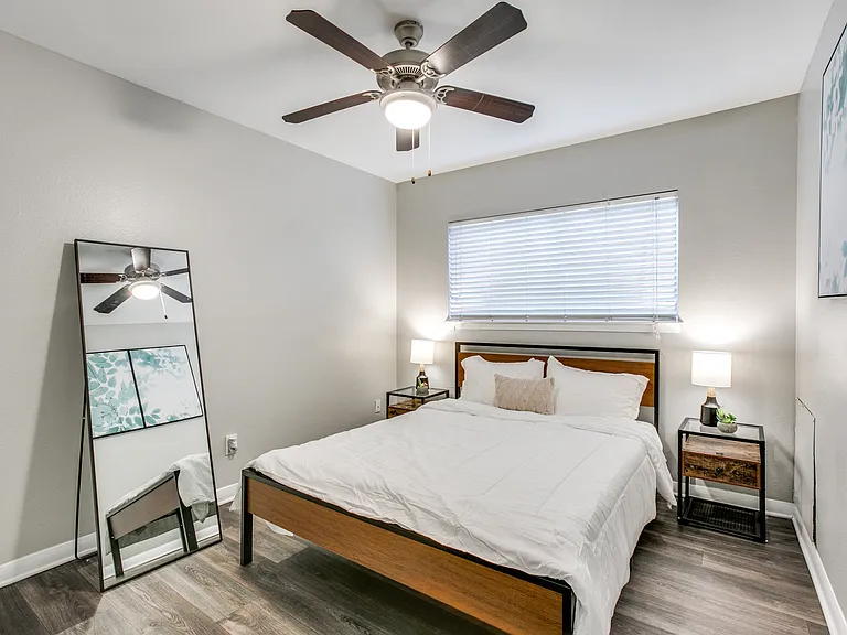 Bellaire Oaks Apartments — Photo 11