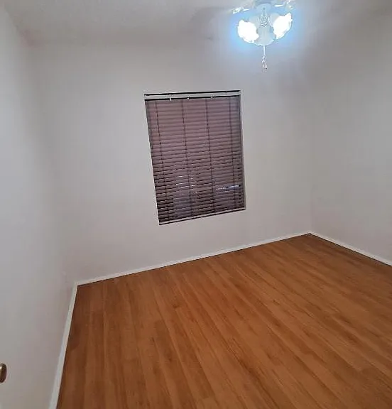 17501 Victory Blvd — Photo 7