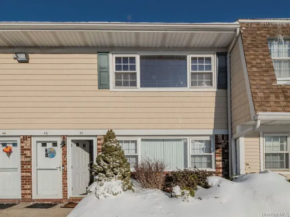 1 Atlantic Avenue #45, Farmingdale, NY 11735