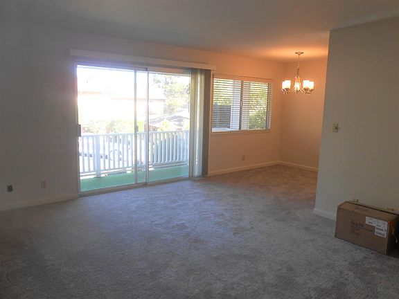 2nd image of 2044 Ascot Dr APT 4