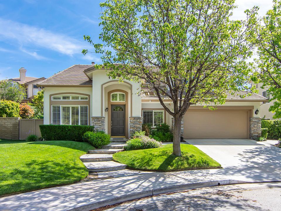 1st image of 27330 Woodlawn Ct