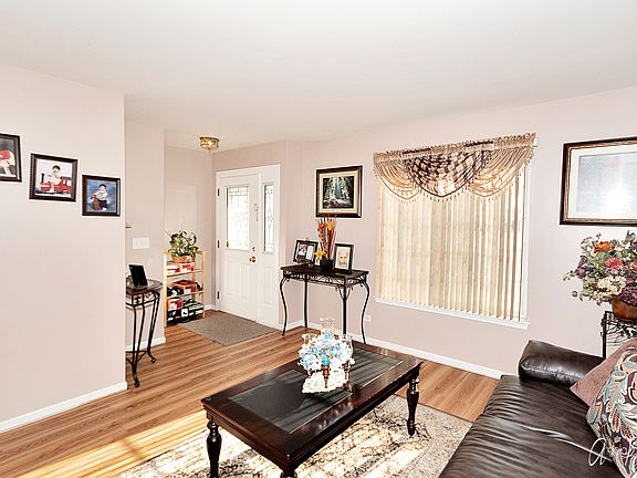 5th image of 248 E Palm Ct