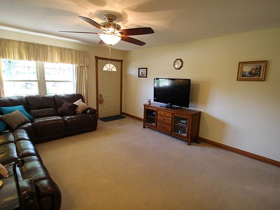 3rd image of 749 Cransberry Dr