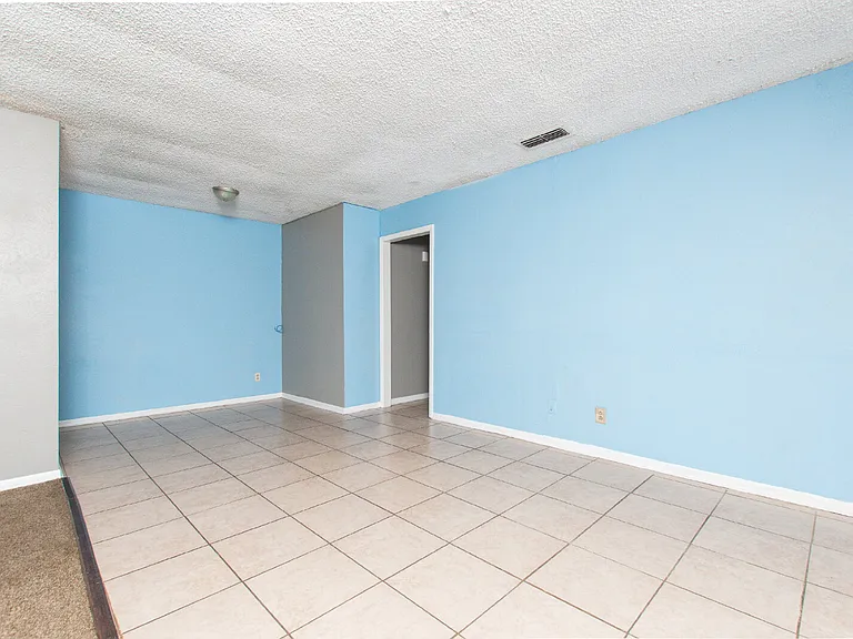 1520 McCarthy Ave — Photo 5